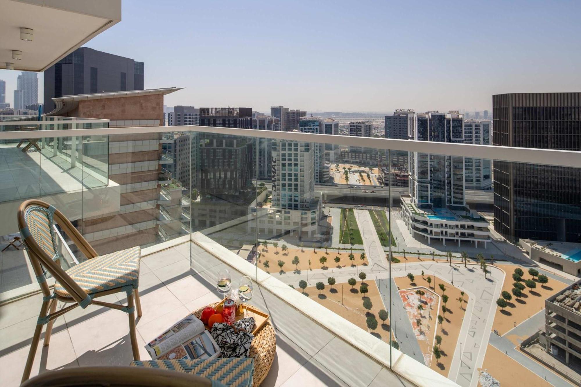 Frank Porter - Ag Tower * Dubai